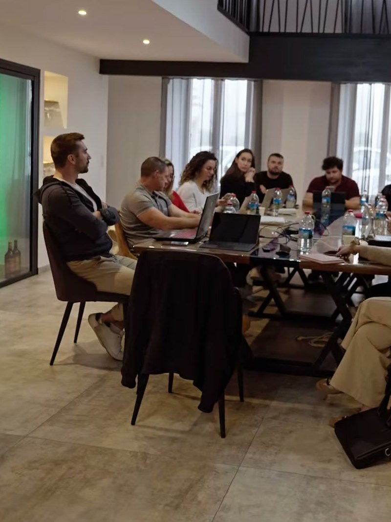 Les participants du mastermind autour de la table